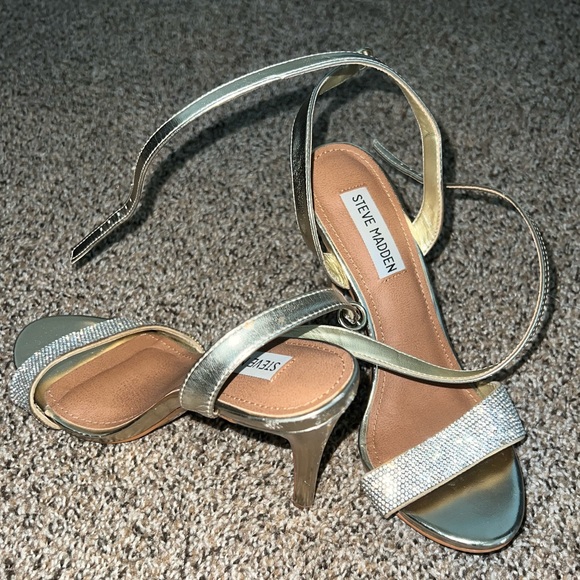 Gold heels - Picture 2 of 2